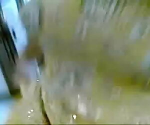 অল্প বয়স্ক অপেশাদার একটি শীতল জন্য একটি কালো মানুষের বিমোহিত এবং ক্যান্সার তাকে সেক্সি বিএফ সামনে দাঁড়ানো
